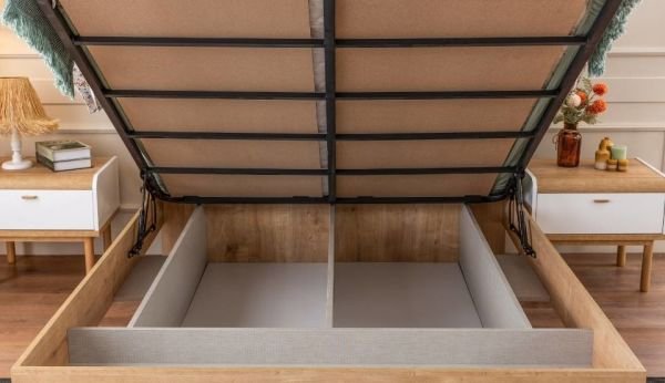 B. Linda Yatak Odası