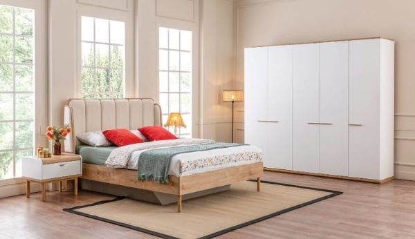 B. Linda Yatak Odası