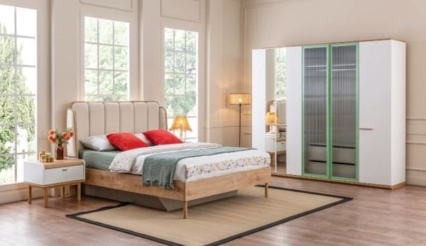 B. Linda Yatak Odası