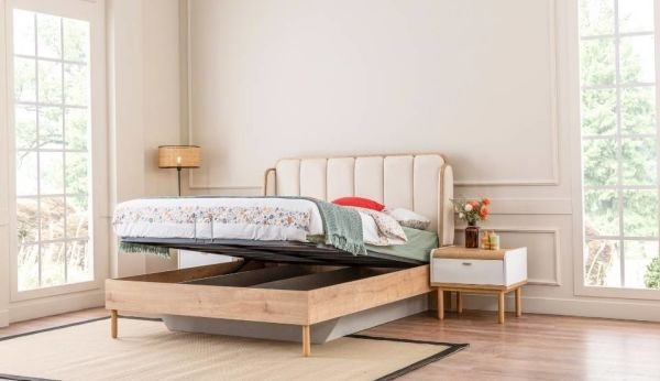 B. Linda Yatak Odası