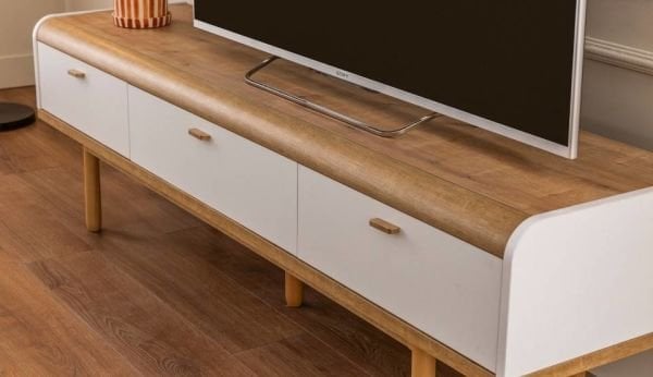 B. Linda Televizyon Ünitesi