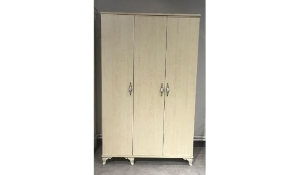 Teşhir Güven 3 Kapaklı Dolap