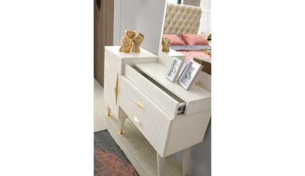 C. Palmera Yatak Odası Komodin