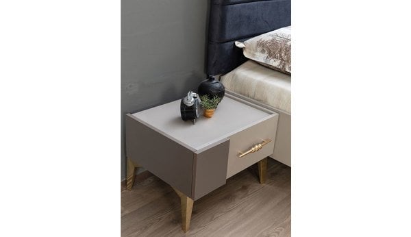 Teşhir Kumsal Yatak Odası