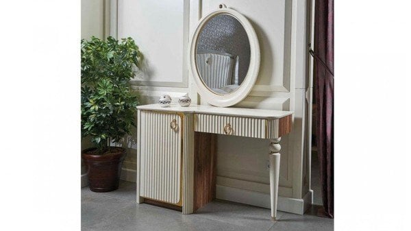 Teşhir A. İnci Yatak Odası