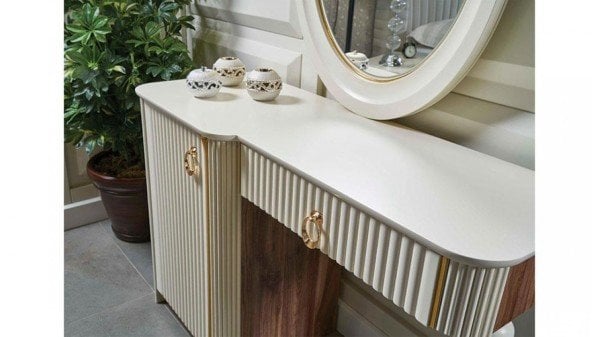 Teşhir A. İnci Yatak Odası